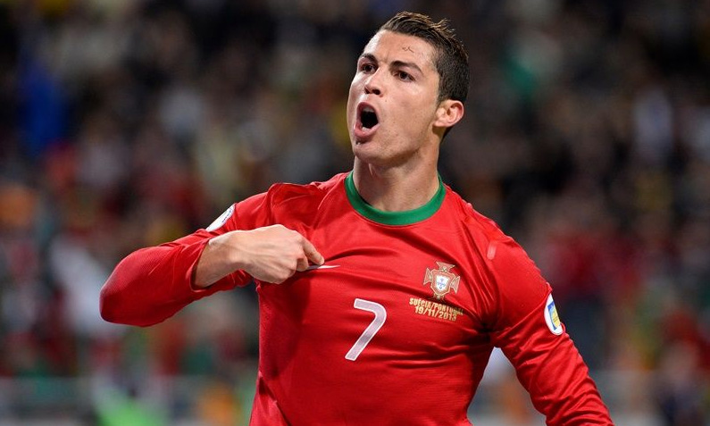 Esporte Futebol - Cristiano Ronaldo bate novo recorde